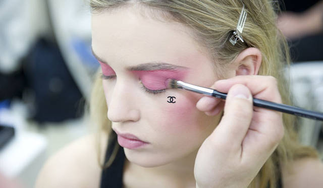 <strong>CHANEL｜シャネル</strong>　2012-13年クルーズコレクション メイクアップ © CHANEL 2012<br>