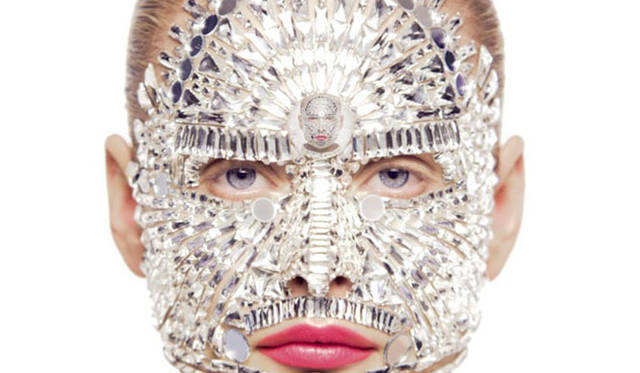 <strong>CHANEL｜シャネル</strong>　最新ショートフィルム「MIROIR MIROIR」 © CHANEL 2012<br>