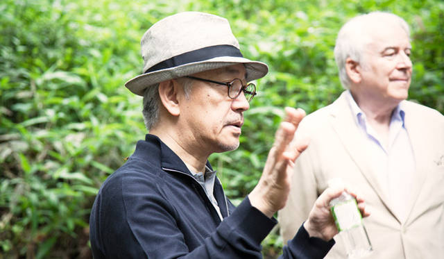 　「一度人間が手を入れた森というのは、メンテナンスをしないといけない。森が健康であってはじめて、人間のためにもなるし。もちろん、ただ人間の経済活動のためだけではなく、森に暮らすほかの動植物のためにも、さまざまな点で良くなる」（坂本龍一氏）