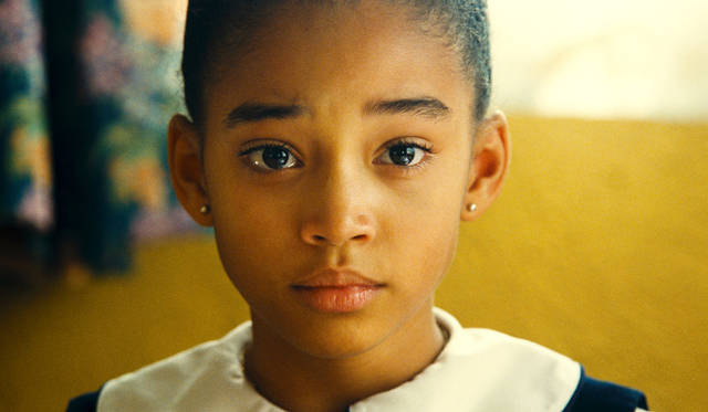 <strong>MOVIE│コロンビアーナ</strong>　かろうじて逃げ延び、おじを頼ってアメリカ・シカゴにたどり着いた彼女は「いつか復讐を」と心に誓う　© 2011 EUROPACORP - TF1 FILMS PRODUCTION - GRIVE PRODUCTIONS