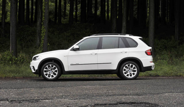 <strong>BMW X5 xDrive 35d BluePerformance｜ビー・エム・ダブリュー X5 Xドライブ35d ブルーパフォーマンス</strong><br />ボディサイズは、全長 4,860 × 全幅 1,935 × 全高 1,775 mm