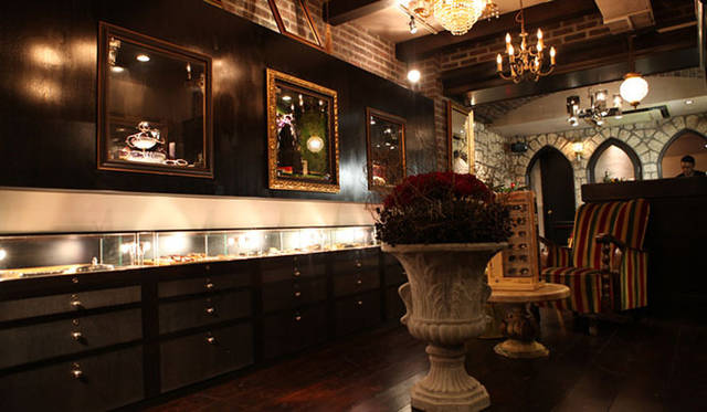 <strong>SOLAKZADE｜ソラックザーデ</strong>　旗艦店「ソラックザーデ 東京店」