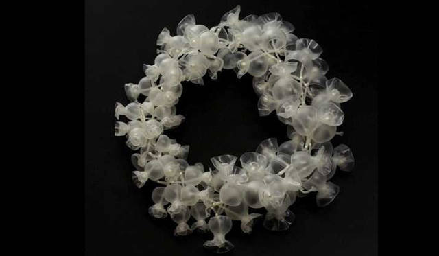 <strong>MIKIMOTO｜ミキモト</strong>　「真珠の耳飾りの少女」来日記念 Dutch Contemporary Art Jewelry Exhibition オランダ現代ジュエリーの息吹　「pearleater」Susanne Klemm（スザンネ・クレム） 作