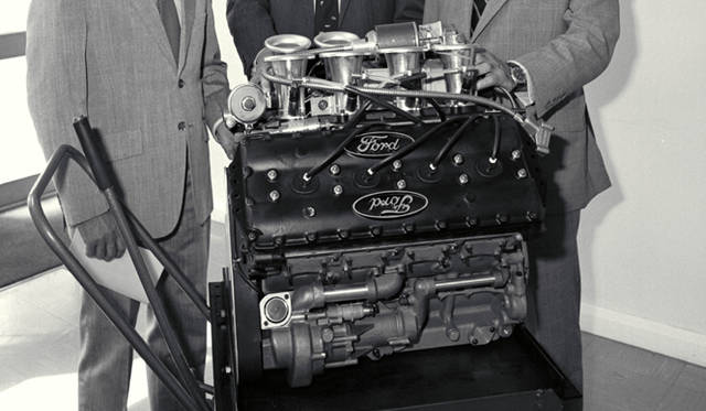 1986年 400基目のフォード・コスワース DFV エンジン　1966年の誕生以来 改良をかさねながら1991年までF1に使用され 155勝をあげた
