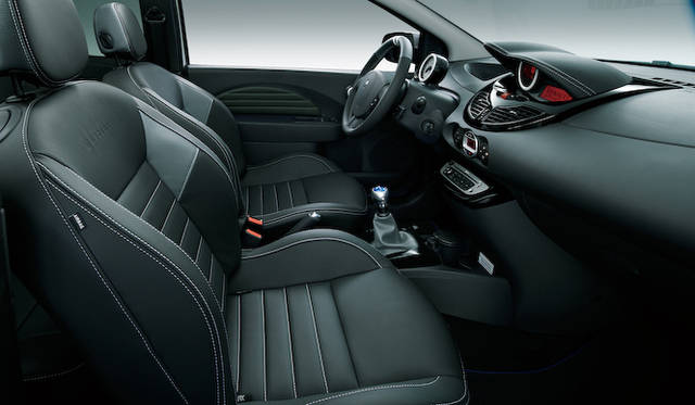 <strong>Renault Twingo Gordini Renault Sport｜ルノー トゥインゴ ゴルディーニ ルノー・スポール｜ボディカラー「ブラン グラシエ」</strong>