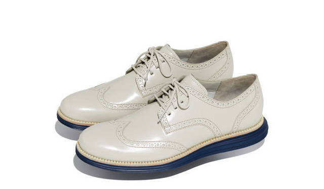 <strong>COLE HAAN│コール ハーン</strong>　ルナグランドウィングチップ　ホワイト×ネイビーソール　4万7250円 