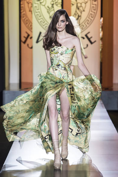 <strong>ATELIER VERSACE｜アトリエ ヴェルサーチ</strong>　2012年秋冬オートクチュールコレクション　© The Ritz Paris