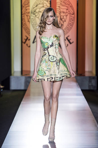 <strong>ATELIER VERSACE｜アトリエ ヴェルサーチ</strong>　2012年秋冬オートクチュールコレクション　© The Ritz Paris