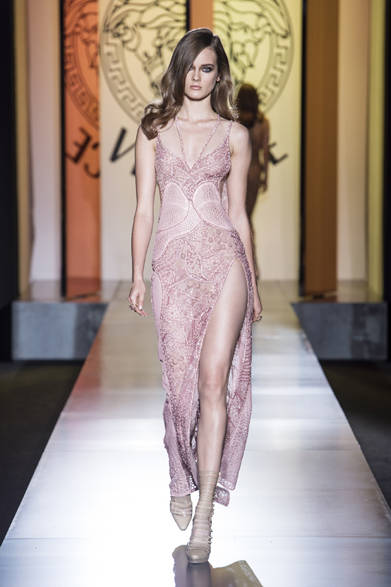 <strong>ATELIER VERSACE｜アトリエ ヴェルサーチ</strong>　2012年秋冬オートクチュールコレクション　© The Ritz Paris