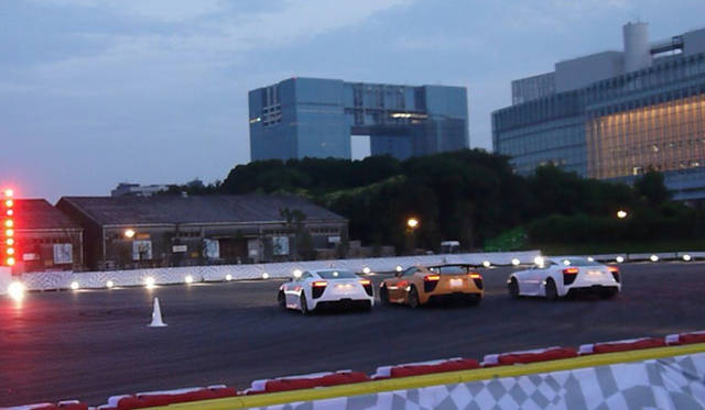 <br />同心円上をピッタリ揃えて走行するのは、かなり息があっていないと難しいテクニック