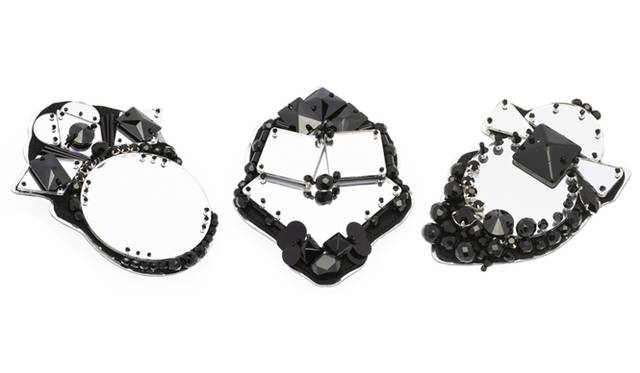 <strong>MIU MIU│ミュウミュウ</strong>　ブローチ  各￡195 