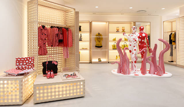 <strong>LOUIS VUITTON│ルイ・ヴィトン</strong>　草間ワールドを体感できるアーティスティックな期間限定ストアがオープン　© LOUIS VUITTON/Shinichi Sato