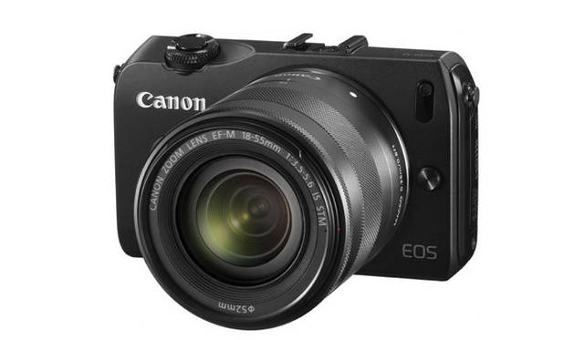 <strong>Canon｜キヤノン</strong>　ズームレンズを装着したEOS M