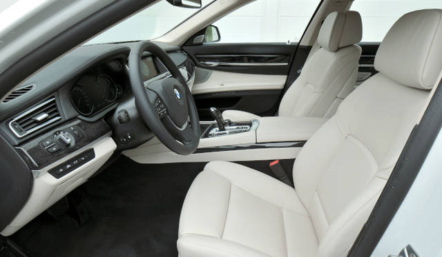 <strong>BMW 7 series｜ビー・エム・ダブリュー 7シリーズ</strong>　750i