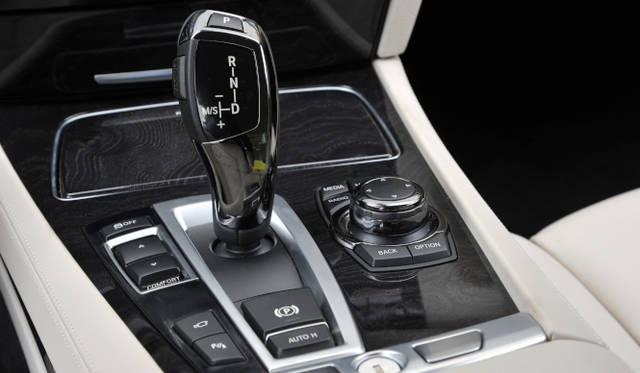 <strong>BMW 7 series｜ビー・エム・ダブリュー 7シリーズ</strong>　750i