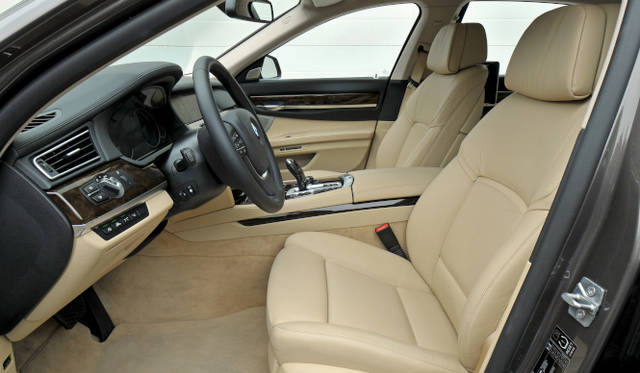 <strong>BMW 7 series｜ビー・エム・ダブリュー 7シリーズ</strong>　750Li