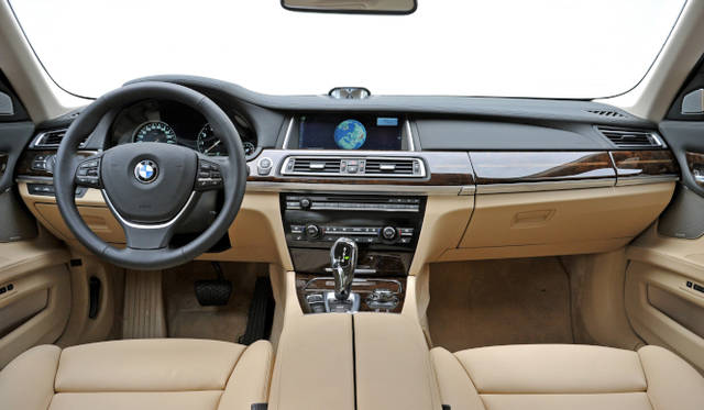 <strong>BMW 7 series｜ビー・エム・ダブリュー 7シリーズ</strong>　750Li