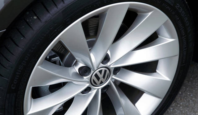 <strong>Volkswagen CC｜フォルクスワーゲン CC</strong><br />タイヤサイズはフロント リヤともに235/40R18