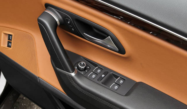 <strong>Volkswagen CC｜フォルクスワーゲン CC</strong>