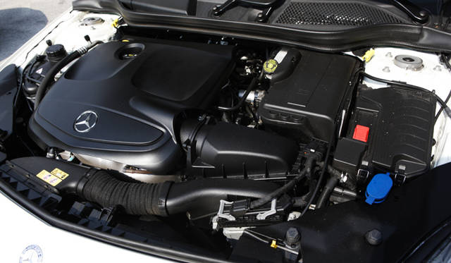 <strong>Mercedes-Benz A Class｜メルセデス・ベンツ A クラス</strong><br />A250のエンジンは1,991cc直列4気筒ターボチャージャー 最高出力155kW（211ps）/5,500rpm 最大トルク350Nm/1,200-4,000rpmを発生する