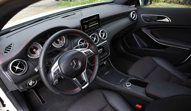 <strong>Mercedes-Benz A Class｜メルセデス・ベンツ A クラス</strong>