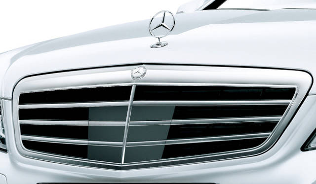 <strong>Mercedes-Benz E300 BlueEFFICIENCY AVANTGARDE Limited<br />Mercedes-Benz E350 BlueTEC AVANTGARDE Limited <br />メルセデス・ベンツE300 ブルーエフィシェンシー アバンギャルド リミテッド<br />メルセデス・ベンツE350 ブルーテック アバンギャルド リミテッド</strong> 