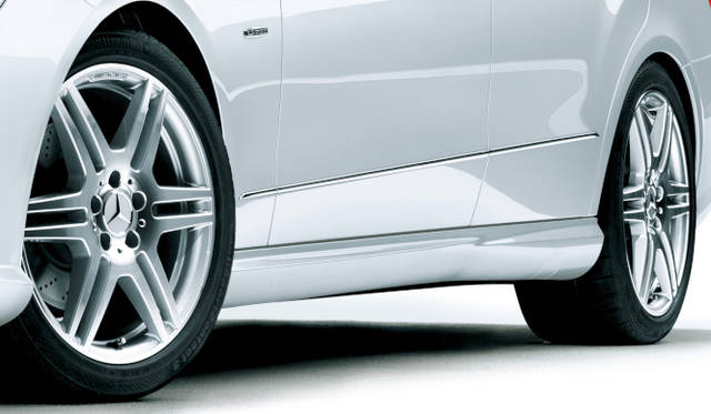 <strong>Mercedes-Benz E300 BlueEFFICIENCY AVANTGARDE Limited<br />Mercedes-Benz E350 BlueTEC AVANTGARDE Limited <br />メルセデス・ベンツE300 ブルーエフィシェンシー アバンギャルド リミテッド<br />メルセデス・ベンツE350 ブルーテック アバンギャルド リミテッド</strong> 