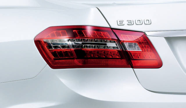 <strong>Mercedes-Benz E300 BlueEFFICIENCY AVANTGARDE Limited<br />Mercedes-Benz E350 BlueTEC AVANTGARDE Limited <br />メルセデス・ベンツE300 ブルーエフィシェンシー アバンギャルド リミテッド<br />メルセデス・ベンツE350 ブルーテック アバンギャルド リミテッド</strong> 