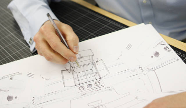 <strong>ROLLS-ROYCE｜ロールス・ロイス</strong><br />ビスポークデザインスタジオで描かれたスケッチ画。