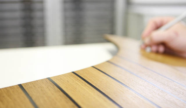 <strong>ROLLS-ROYCE｜ロールス・ロイス</strong><br />ヨットのように仕立てるとなど、特別あつらえの注文ももちろん可能だ。