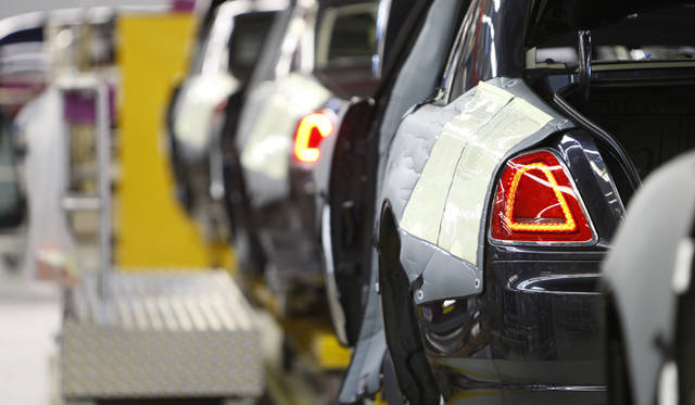 <strong>ROLLS-ROYCE｜ロールス・ロイス</strong><br />ミニ・ロールスの異名を持つ「ゴースト」の隊列。