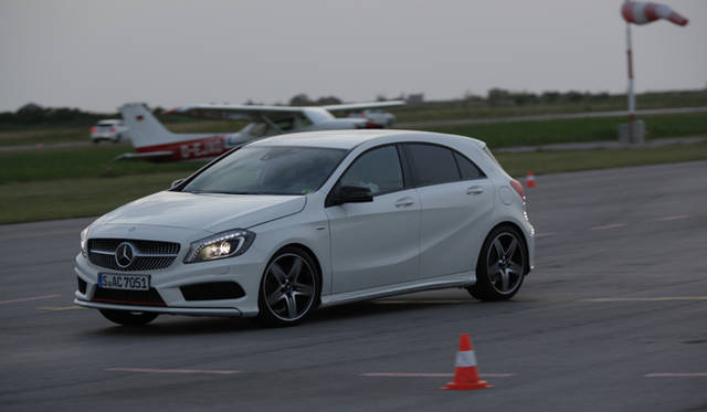 <strong>Mercedes-Benz A-class｜メルセデス・ベンツ Aクラス</strong><br />クローズドコースで試乗したのは、エンジニアド・バイ・AMGである「A250スポーツ」