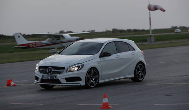 <strong>Mercedes-Benz A-class｜メルセデス・ベンツ Aクラス</strong><br />クローズドコースで試乗したのは、エンジニアド・バイ・AMGである「A250スポーツ」