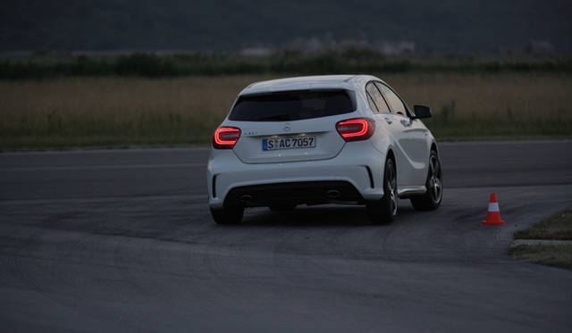 <strong>Mercedes-Benz A-class｜メルセデス・ベンツ Aクラス</strong><br />クローズドコースで試乗したのは、エンジニアド・バイ・AMGである「A250スポーツ」