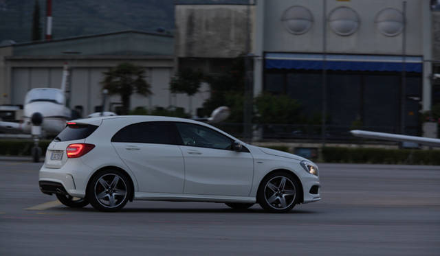 <strong>Mercedes-Benz A-class｜メルセデス・ベンツ Aクラス</strong><br />クローズドコースで試乗したのは、エンジニアド・バイ・AMGである「A250スポーツ」