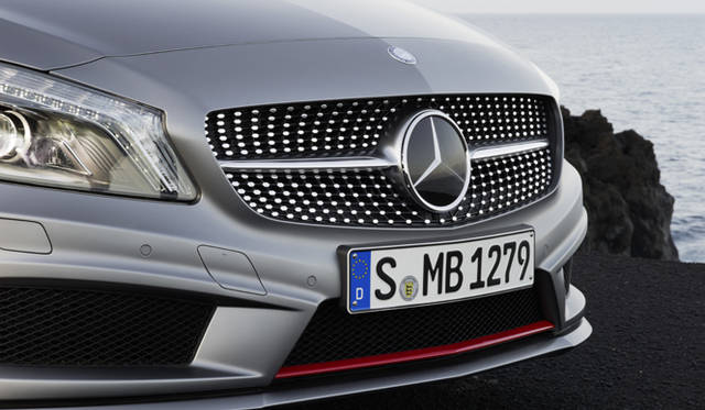 <strong>Mercedes-Benz A-class｜メルセデス・ベンツ Aクラス</strong><br />ダイヤモンドグリルが特徴的な「A250スポーツ」や「A220CDIスポーツ」