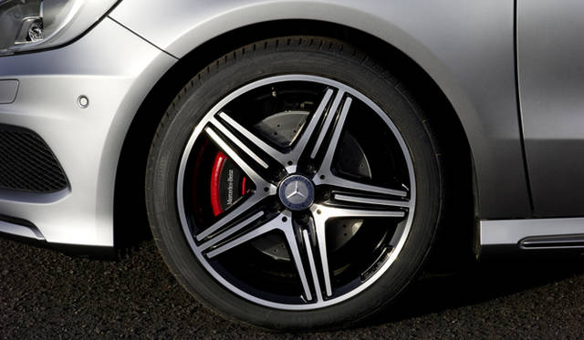 <strong>Mercedes-Benz A-class｜メルセデス・ベンツ Aクラス</strong><br />「A250スポーツ」や「A220CDIスポーツ」は、開発にAMGがかかわっている