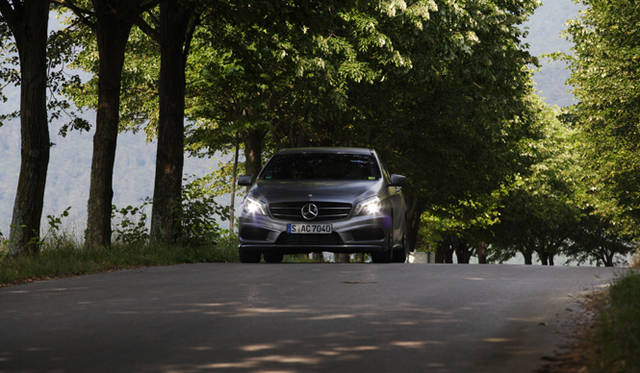<strong>Mercedes-Benz A-class｜メルセデス・ベンツ Aクラス</strong>