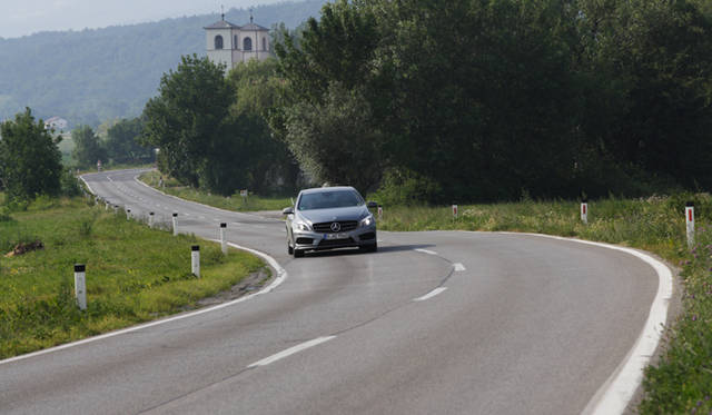 <strong>Mercedes-Benz A-class｜メルセデス・ベンツ Aクラス</strong>