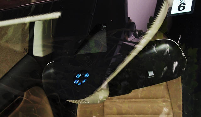 <strong>Volkswagen CC｜フォルクスワーゲン CC</strong><br />この青いカメラが車両前方を監視してくれる