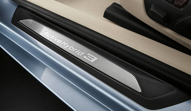 <strong>BMW Active Hybrid 3｜ビー・エム・ダブリューアクティブハイブリッド 3</strong>　専用のドアシルプレート