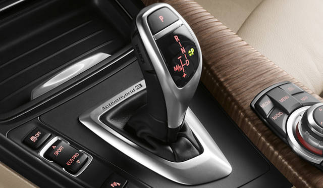 <strong>BMW Active Hybrid 3｜ビー・エム・ダブリューアクティブハイブリッド 3</strong>　シフトノブ