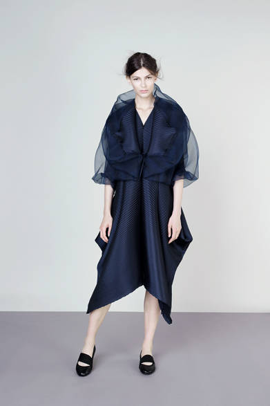 　2013年春夏プレコレクション　© 2012 ISSEY MIYAKE INC.