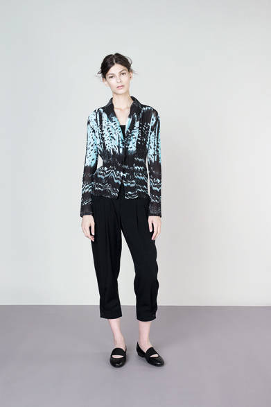 　2013年春夏プレコレクション　© 2012 ISSEY MIYAKE INC.