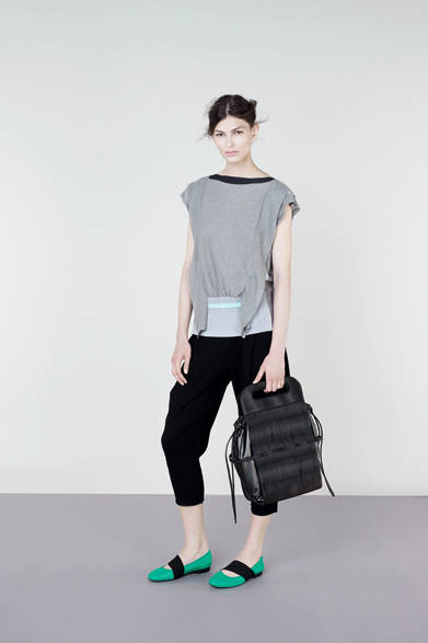 　2013年春夏プレコレクション　© 2012 ISSEY MIYAKE INC.