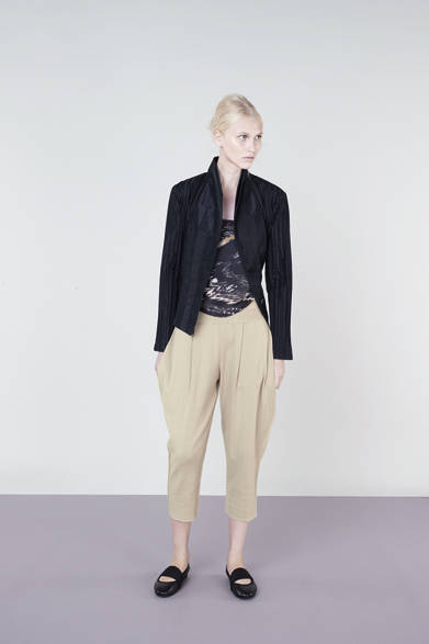 　2013年春夏プレコレクション　© 2012 ISSEY MIYAKE INC.