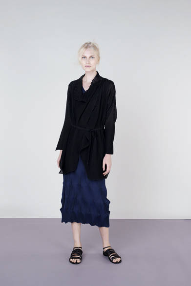 　2013年春夏プレコレクション　© 2012 ISSEY MIYAKE INC.