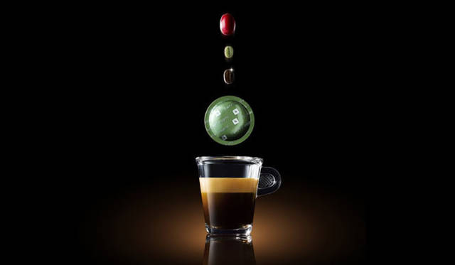 <strong>NESPRESSO｜ネスプレッソ</strong>　プロ仕様マシン専用ネスプレッソ グラン・クリュ。1杯分が円盤のようなポッド型にタンピングされている