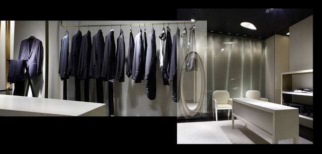 <strong>GIORGIO ARMANI｜ジョルジオ アルマーニ</strong><br />「メイド トゥ メジャー」のための部屋は、ほかのフロアとは隔離された特別な空間。ここでゆったりリラックスしながら、オーダーを決めていくことができる