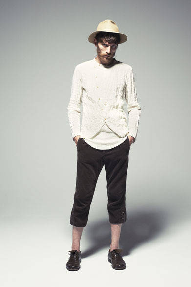 <strong>The Letters｜レターズ</strong>　2012-13年秋冬コレクション　W Front Shirt 3万450円、Jacquard Rib Tank 1万2600円、Corduroy Knickerbockers 3万7800円、Soft Hat 2万8350円